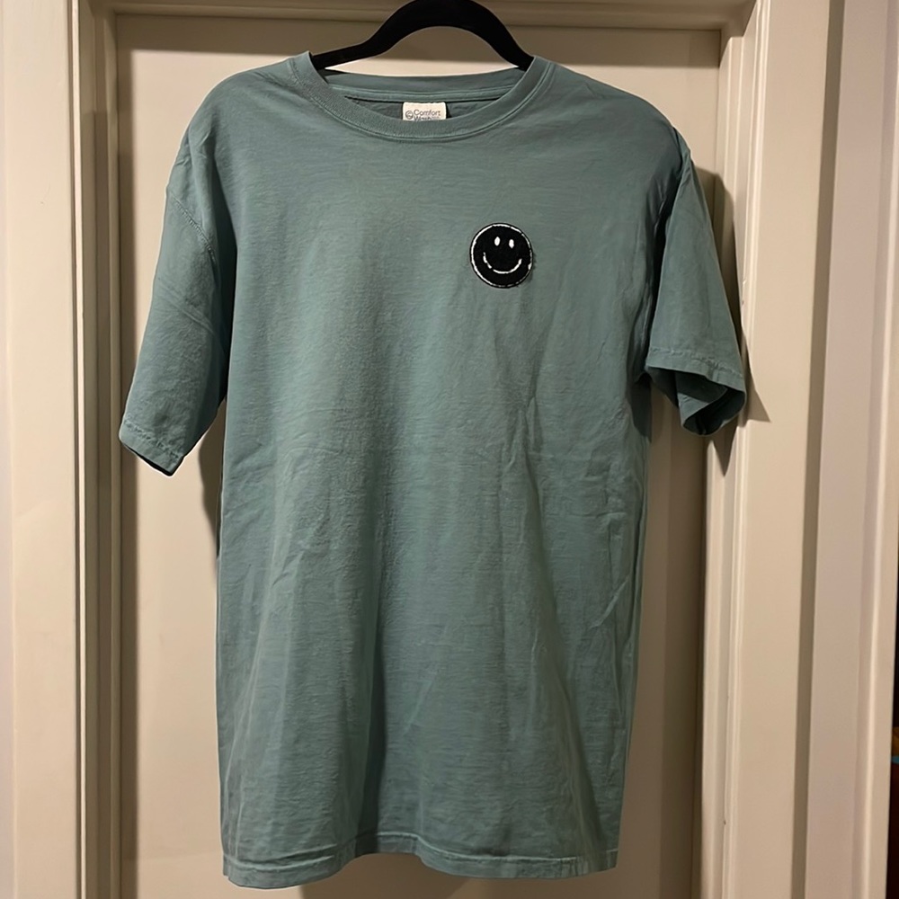 Super cute comfort wash tshirt!! Never worn bought the wrong size